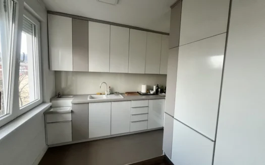 Trosoban stan na prodaju u centru Banje Luke 79 m², garaža