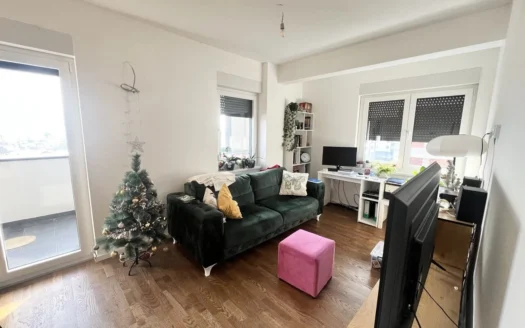 Na prodaju dvosoban useljiv stan u novoradnji Lazarevo