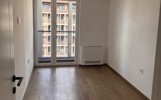 Izdaje se prazan trosoban stan Palata