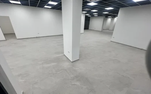 Ekskluzivan poslovni prostor u centru s parkingom