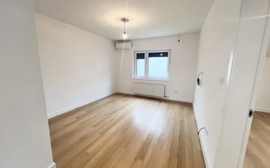 Trosoban stan na prodaju u centru Banje Luke – renoviran, parking