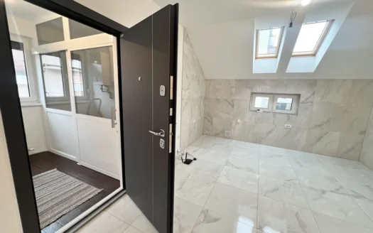 Trosoban stan na prodaju u centru Banje Luke – renoviran, parking