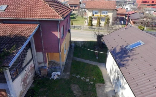 Kuca sa poslovnim prostorom na prodaju Lazarevo