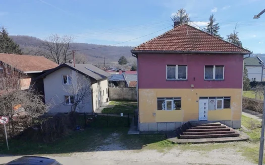 Kuca sa poslovnim prostorom na prodaju Lazarevo