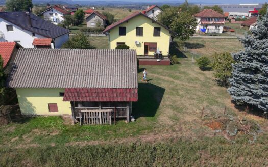 Kuća s pomoćnim objektom – Aleksandrovac, Laktaši