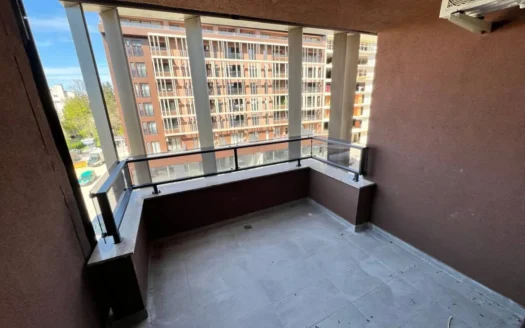 Trosoban useljiv stan strogi centar 79m² Banja Luka